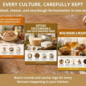Op de afbeelding: Drie gedrukte managementmappen voor fermentatieprojecten, getiteld Artisan Sourdough & Home Fermentation, Artisan Cheesemaking & Dairy Batch Management en Mead Making & Meadery, voorzien van instructiebeelden en logboeken.