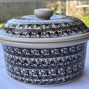 Vintage Polish Pottery Covered Casserole Dish | Bolesławiec Handmade Stoneware Baker | Black Lace Pattern | Lidded Baking Dish | Farmhouse