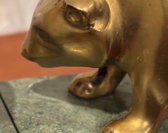 Vintage Brass Bull & Bear Bookends – Stock Market Decor – Mid Century Modern Green Marble Base – Finance Office Shelf Decor