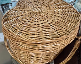 Picnic Time Heart Shaped Wicker Picnic Basket for 2 – Romantic Wine & Cheese Set – Wedding Gift – Anniversary Picnic Hamper