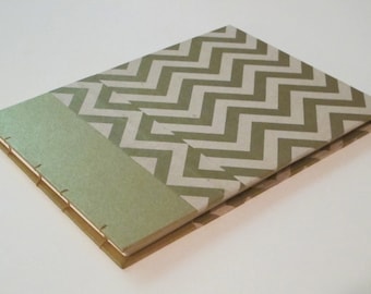 Large Chevron Gold and Cream Guest Book: Modern Metallic Gold Wedding Guestbook