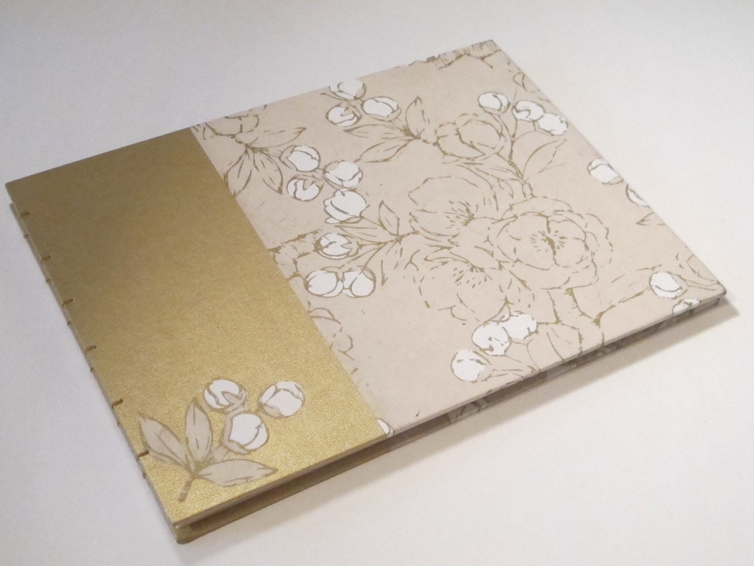 Grote metallisch goud en ivoor door gasten boek: Floral Blossom room en goud gastenboek bruiloft