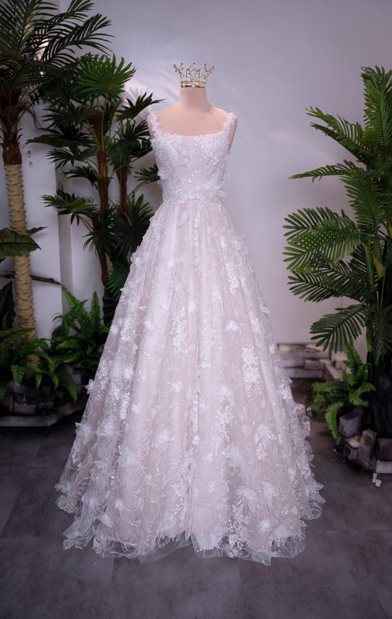 lace sweetheart neckline a line wedding dress 3D Floral A-Line Dress, Romantic Garden Bridal Gown, Luxury Floral Wedding Dress, Princess Bride Gown Women's Midi Dress A simple wedding dresses that bridal party dresses online Pronovias Size:EU 34 / XS