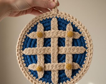 Lattice Crust Pie Hanging Ornament Crochet Pattern | Raised Appliqué Décor