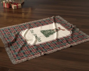 Couverture de Noël tissée personnalisée, jeté avec nom de famille personnalisé, couverture à carreaux des fêtes avec arbre, cadeau de Noël douillet pour la maison