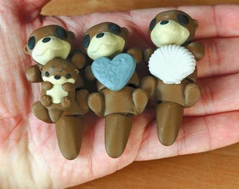 Otter with Magnetic Heart Rock -  3D Printed!