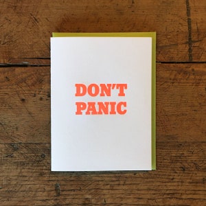 Cartão tipográfico Don't Panic