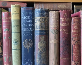 Zestaw 8 książek Vintage – mieszany, dekoracyjny wystrój biblioteki