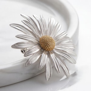 Daisy Brooch - Etsy