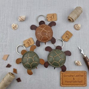Handcrafted Leather Turtle Keyring: Boho Bag Charm, Artisan Purse Accessory