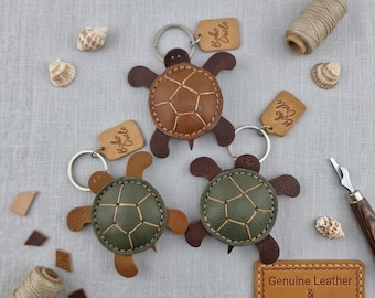 Handgefertigter Schlüsselanhänger aus Leder in Schildkrötenform: Boho-Taschenanhänger, kunstvolles Accessoire für Handtaschen