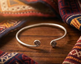 Handcrafted White Metal Bangle – Sculptural Spiral Cuff, Minimalist Boho