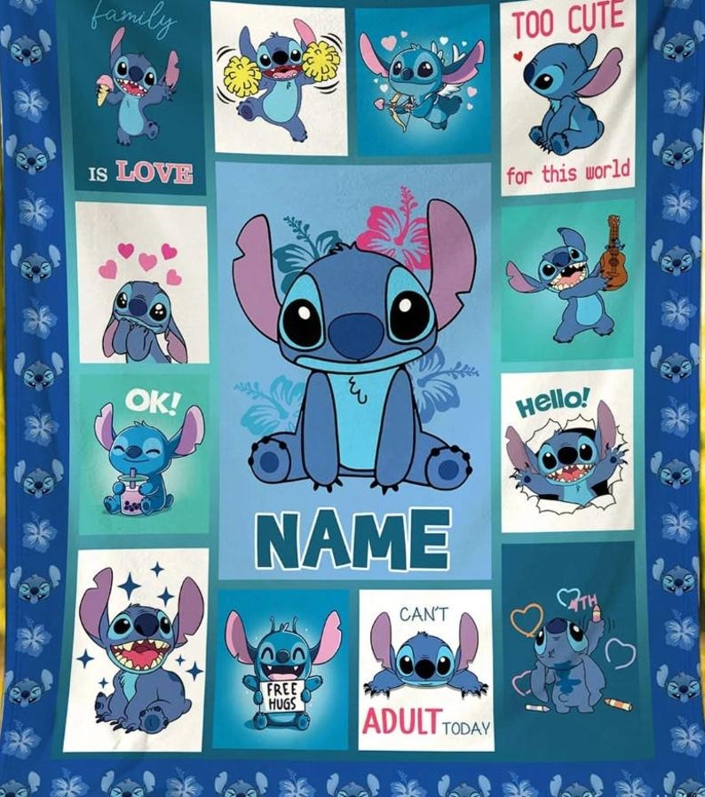 Puede incluir: Una manta azul y blanca con el personaje Stitch de Lilo & Stitch. La manta tiene m&uacute;ltiples paneles con Stitch en varias poses, junto con texto como "Family is Love" y "Too Cute for this world".