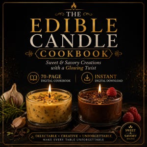 Può includere: Il ricettario digitale The Edible Candle Cookbook contiene 70 pagine di ricette. La copertina mostra due candele accese in barattoli di vetro: una salata con aglio ed erbe, e un dessert al cioccolato guarnito con un lampone fresco.