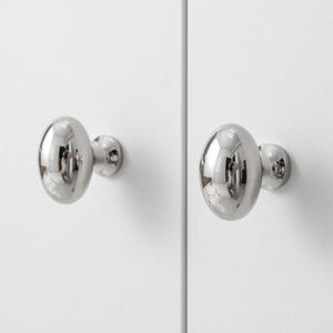 Boutons d'armoire ovales en chrome poli : poignées de tiroir modernes et minimalistes