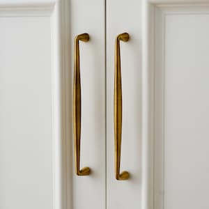 Uchwyty do szafek: szczotkowany mosiądz, uchwyt stożkowy, minimalistyczny, nowoczesny sprzęt, szafki kuchenne, drzwi do szaf