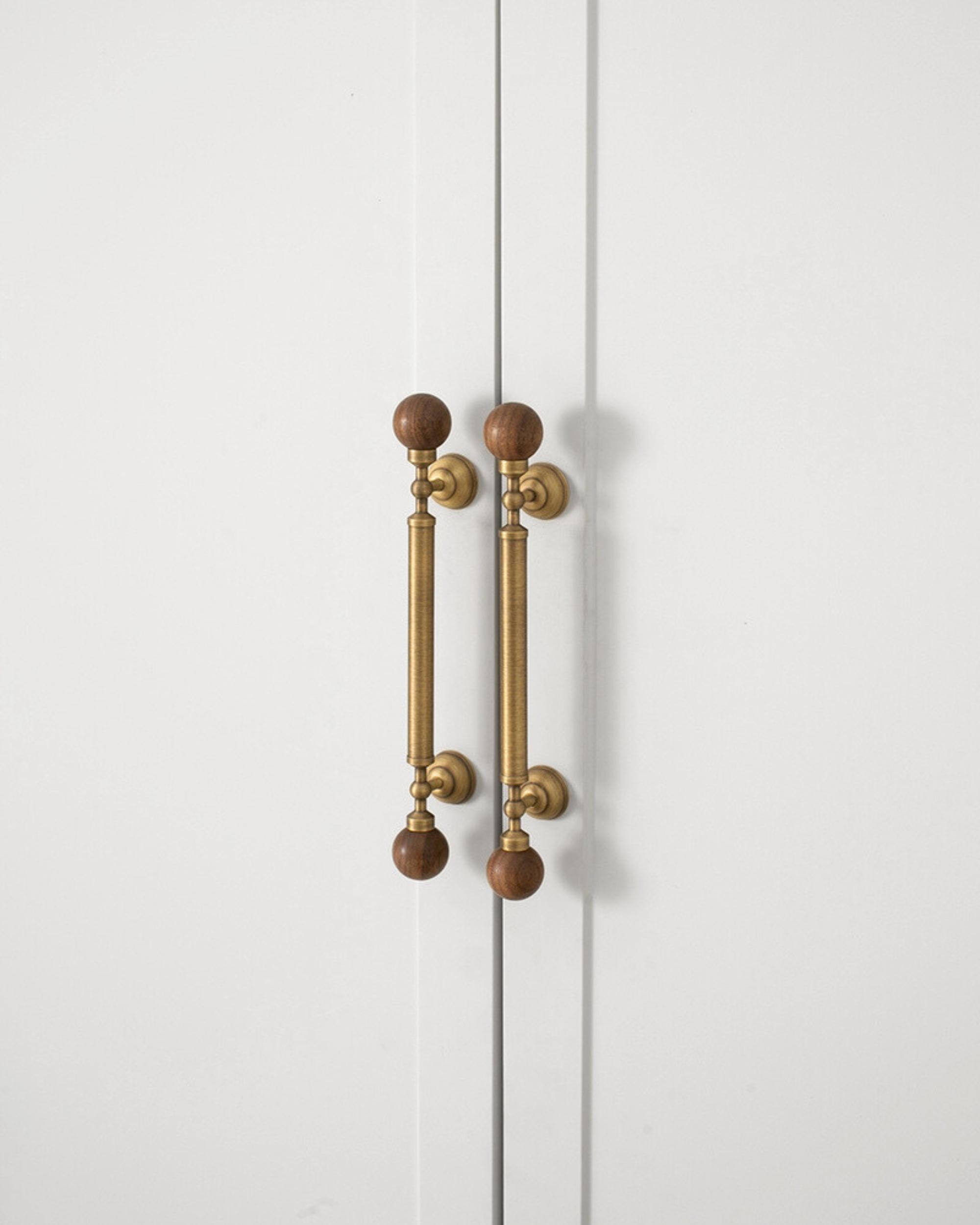 Poignées d'armoire, Poignée barre en laiton antique, Boules en noyer, Armoires de cuisine