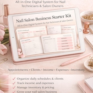 Op de afbeelding: Een roze tablet toont een "Nail Salon Business Starter Kit" met digitale formulieren voor afspraken, inkomsten en inventaris. De afbeelding bevat een roze pen, nagellak en decoratieve items, wat een salon-thema suggereert.