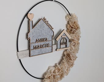Ghirlanda personalizzata con nome e cuccia – Anello decorativo moderno per la porta d'ingresso | Cartello di benvenuto fatto a mano | Per gli amanti degli animali