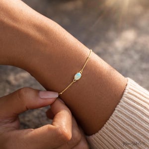 オパールブレスレット、繊細なオパールジュエリー、ミニマルなゴールドビーズチェーンブレスレット、10月の誕生石、お母さんへのブレスレット、誕生日プレゼント、彼女へのプレゼント