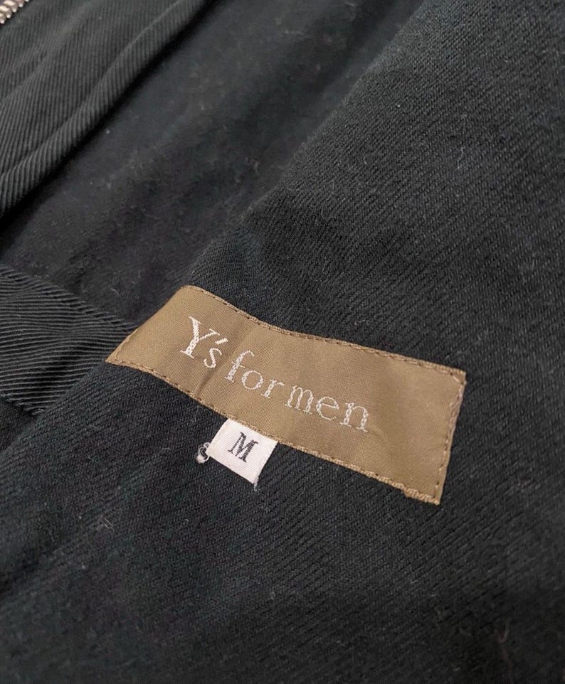 Puede incluir: Un letrero de madera r&uacute;stica con el texto "Welcome to our home" en letras blancas. El letrero presenta un acabado envejecido y un dise&ntilde;o simple y acogedor, ideal para un porche o entrada.