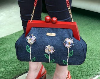 Bolso vintage con cierre de beso – Clutch bohemio con bordado floral hecho a mano
