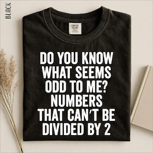 Comfort Colors® Vad verkar konstigt för mig T-shirt, rolig matte-vits humor, lärare pappa skämt, tal dividerat med 2 T-shirt, algebra klass nörd talesätt topp