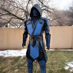 Costume cosplay completo di Sub-Zero da Mortal Kombat, armatura ninja blu.