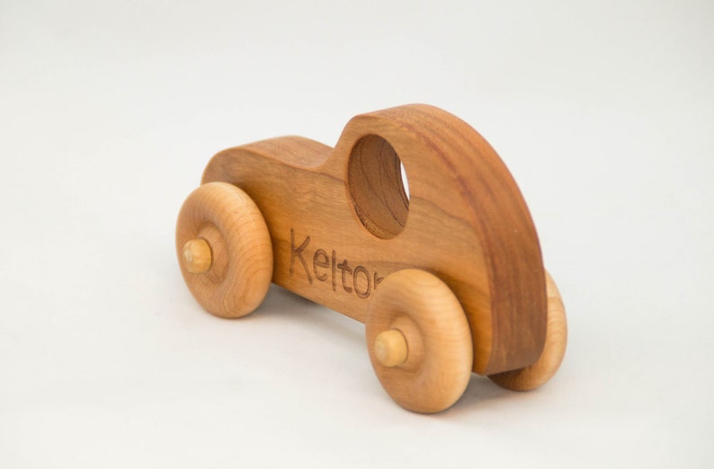 Holzspielwagen, Holzauto, Schiebespieling Personalisiertes Spielzeug für Kinder Bild 2