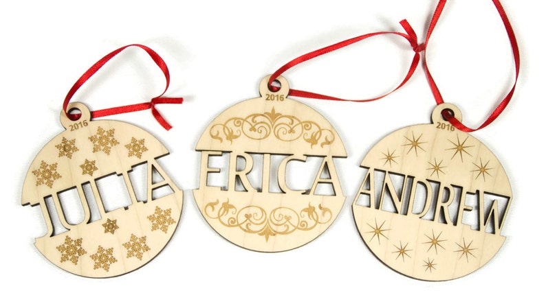 Baby First Christmas Ornament, Regalo di Natale personalizzato in legno, Ornamento personalizzato, Regalo baby shower, Regalo neonato immagine 2