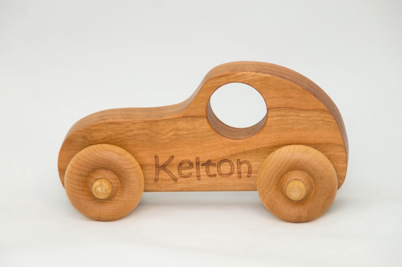 Holzspielwagen, Holzauto, Schiebespieling Personalisiertes Spielzeug für Kinder Bild 1