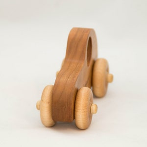 Holzspielwagen, Holzauto, Schiebespieling Personalisiertes Spielzeug für Kinder Bild 5