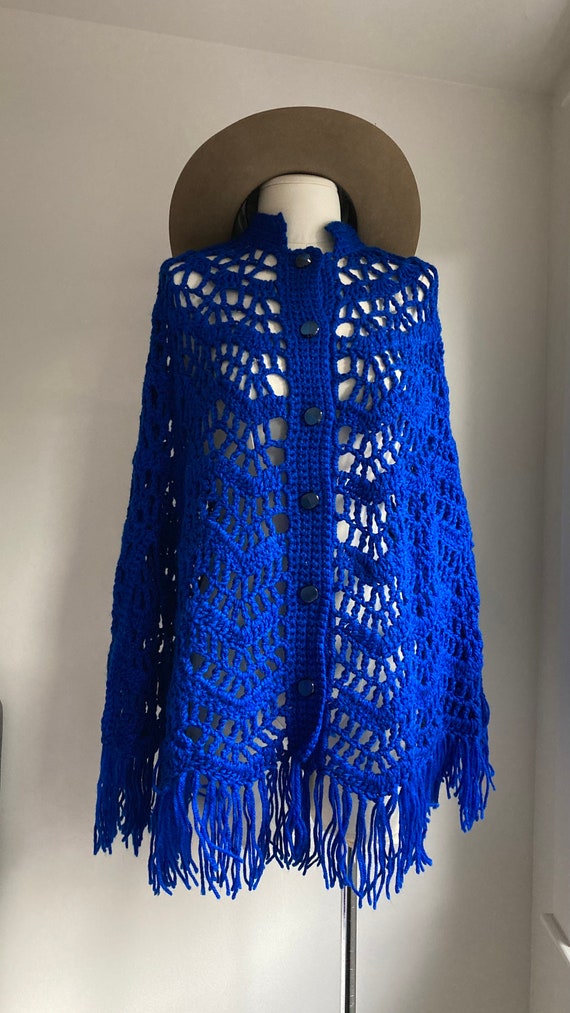 70s Crochet Poncho Blue - image 3