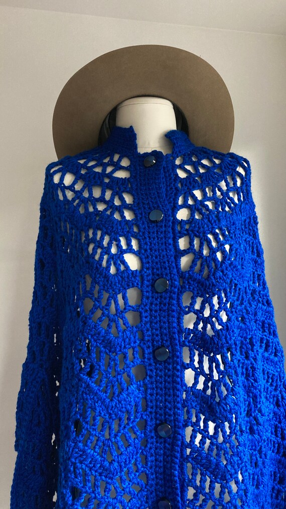 70s Crochet Poncho Blue - image 2
