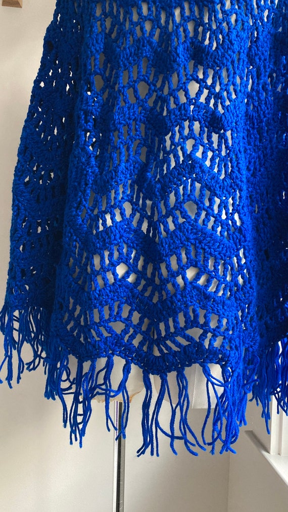 70s Crochet Poncho Blue - image 4