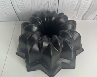 Molde para bizcocho tipo Bundt Nordic Ware STAR de aluminio fundido resistente, fabricado en EE. UU.