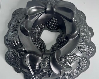 Nordic Ware Holiday Wreath Christmas Bundt Cake Pan Baking Mold Cast Aluminum
