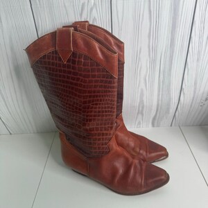 Y2K Italian Leather Boots Size 8 Patterned Low Heel Flat Boho Retro Unbranded
