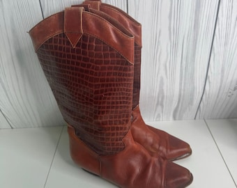 Y2K Italian Leather Boots Size 8 Patterned Low Heel Flat Boho Retro Unbranded