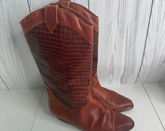 Y2K Italian Leather Boots Size 8 Patterned Low Heel Flat Boho Retro Unbranded