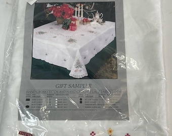 Vintage Hand Kreuzstich Spitzen Tischdecke Weihnachtsbaum 68 x 122 NOS