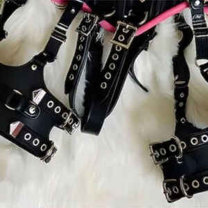 YOURS LONDON - Korset-body met sweetheart halslijn in zwart | Yours Clothing YOURS LONDON - Korset-body met sweetheart halslijn in zwart | Yours Clothing