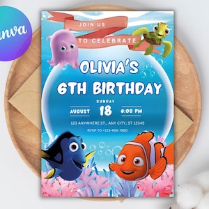Könnte beinhalten: Eine Geburtstagseinladung mit blauem Hintergrund, mit Zeichentrickfiguren. Die Einladung lautet "Olivias 6. Geburtstag" mit Veranstaltungsdetails. Das Design umfasst Zeichentrickfische, einen Oktopus und eine Schildkröte. Der Text "Join Us To Celebrate" ist ebenfalls vorhanden.