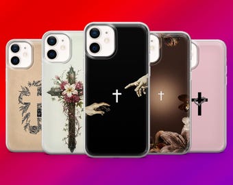 Op de afbeelding: Een verzameling telefoonhoesjes met verschillende ontwerpen. De hoesjes tonen afbeeldingen van kruisen, bloemstukken en artistieke handillustraties. De hoesjes zijn verkrijgbaar in verschillende kleuren, waaronder zwart, wit en roze.
