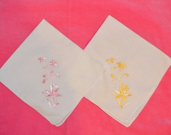 Dos Handkerchieves Bordados con Flores Vintage