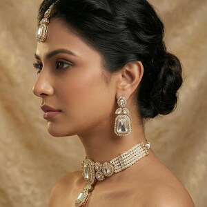 Kundan Polki bruids choker set gouden parelketting oorbellen Maang Tikka Indiase bruiloft sieraden luxe Dulhan statement set afbeelding 2
