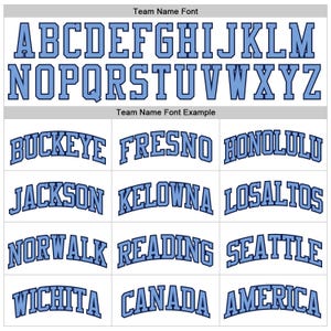 Pu&ograve; includere: Un'esposizione di caratteri per nomi di squadre in azzurro con un contorno blu scuro. La sezione superiore mostra l'alfabeto, mentre la sezione inferiore presenta esempi come "Buckeye" e "Fresno" in stile ad arco. Lo sfondo &egrave; bianco.