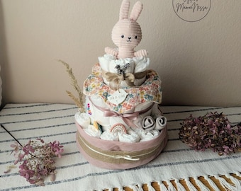 Personalisierte Windeltorte in rosa für Mädchen |  mit handgemachtem Namensschild und Regenbogen | Kuscheltier Hase, Schaf oder Pferd