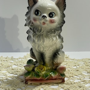 Big Eye Cat Figurine - Etsy