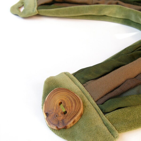 Green textile necklace scarf with wooden button - Forest multilayer necklace - Recycled sweater necklace - Eco friendly jewelry